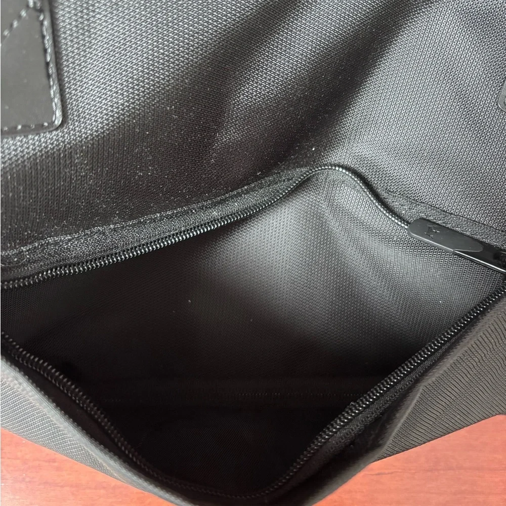 DraftKings branded black nylon duffel bag / suit / large travel many components